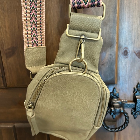 Anthropologie Urban Originals Slingbag. - Picture 7 of 9